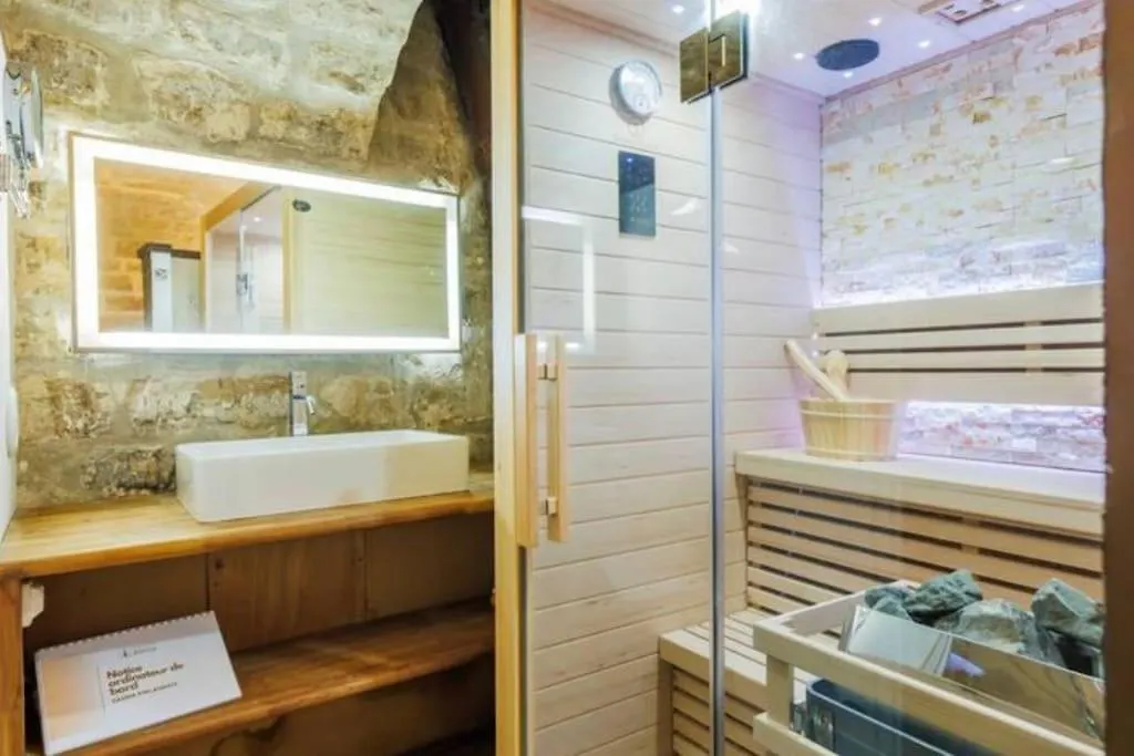 N Sublime Appartement Avec Sauna Dans Le 17E Parigi